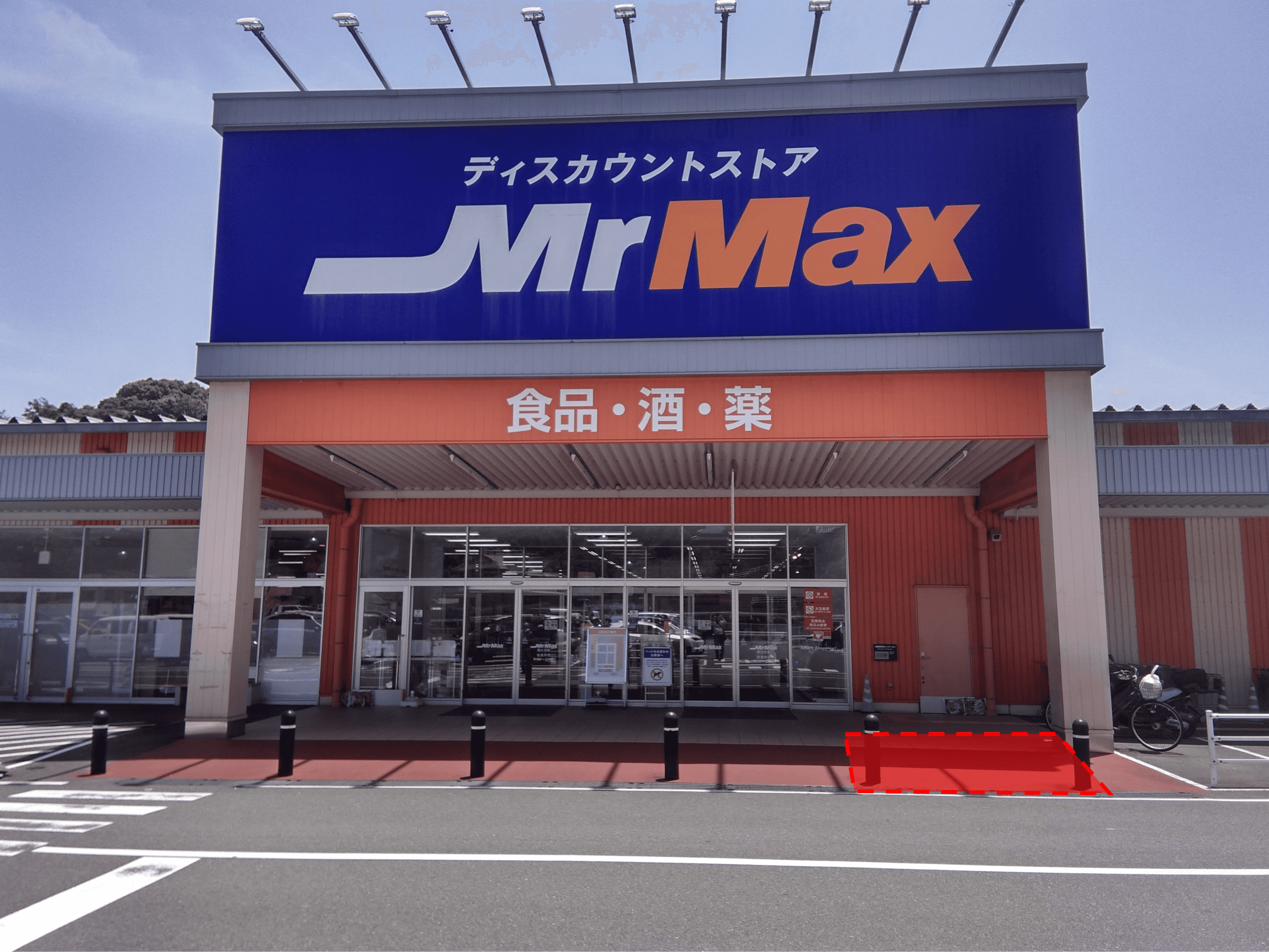 食品側入口 キッチンカーや物販用途に最適な総合ディスカウントストアの催事イベントスペース