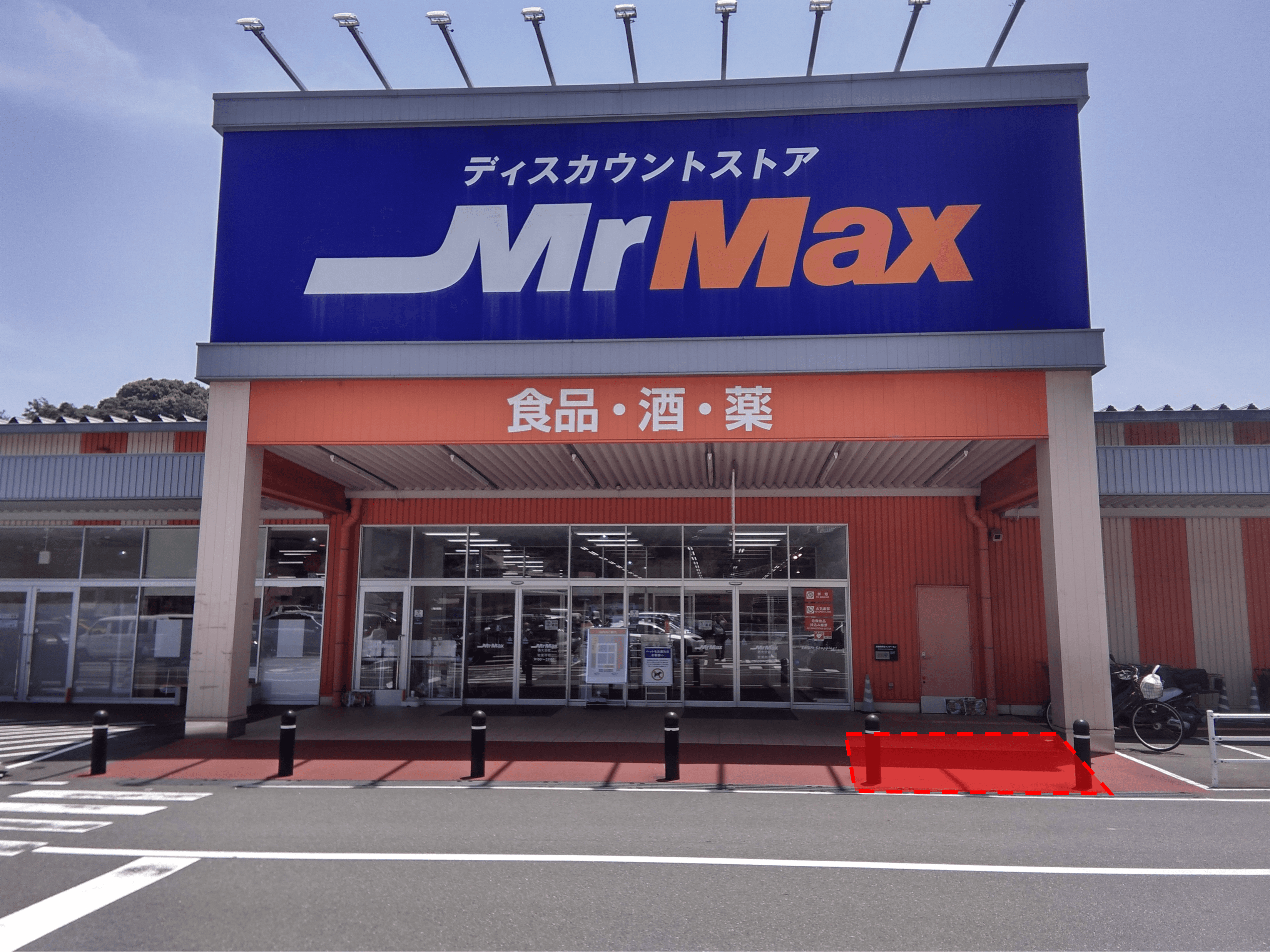 食品側入口 キッチンカーや物販用途に最適な総合ディスカウントストアの催事イベントスペース