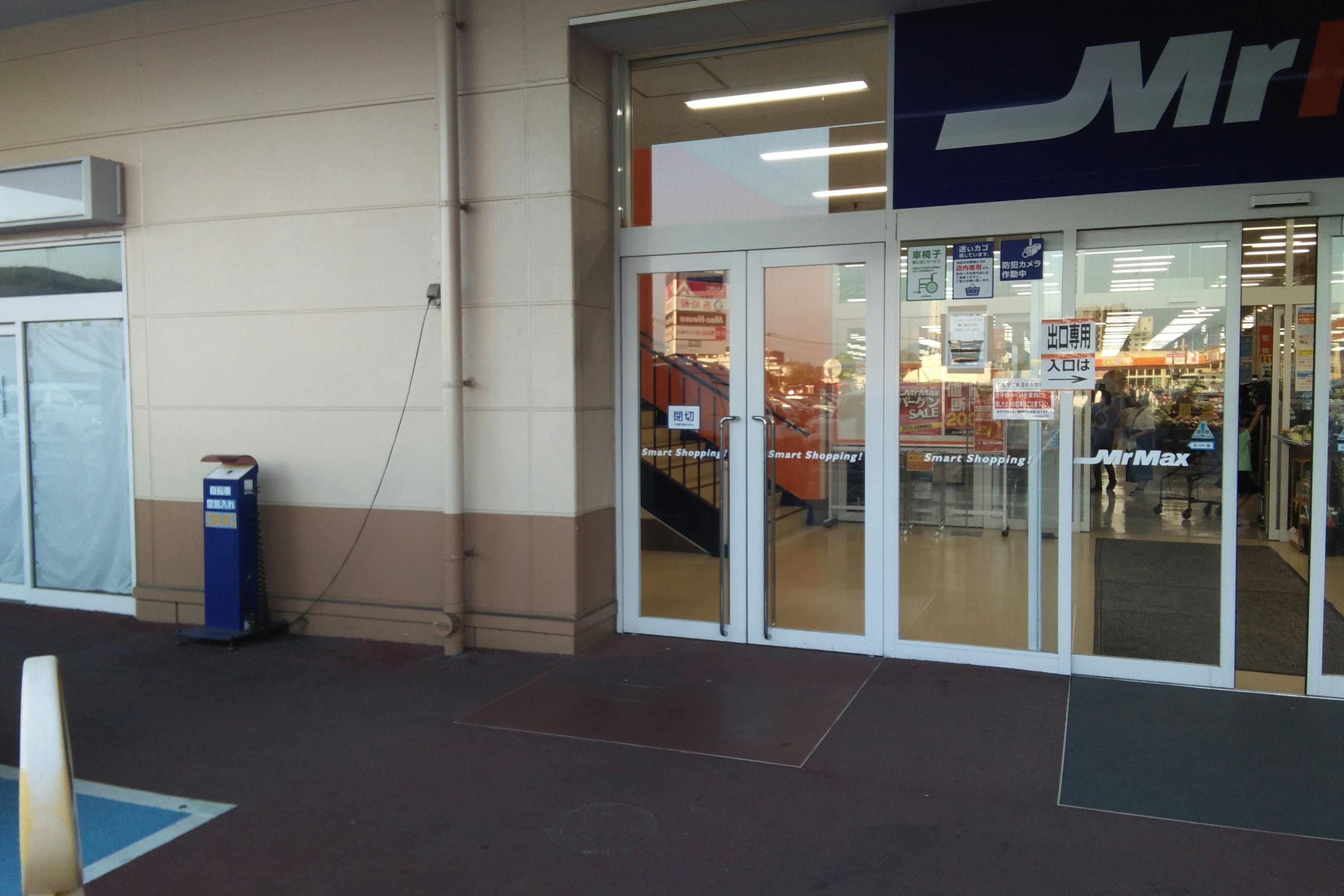 食品側店頭 販促プロモーションや物販用途に最適な総合ディスカウントストアの催事イベントスペース2