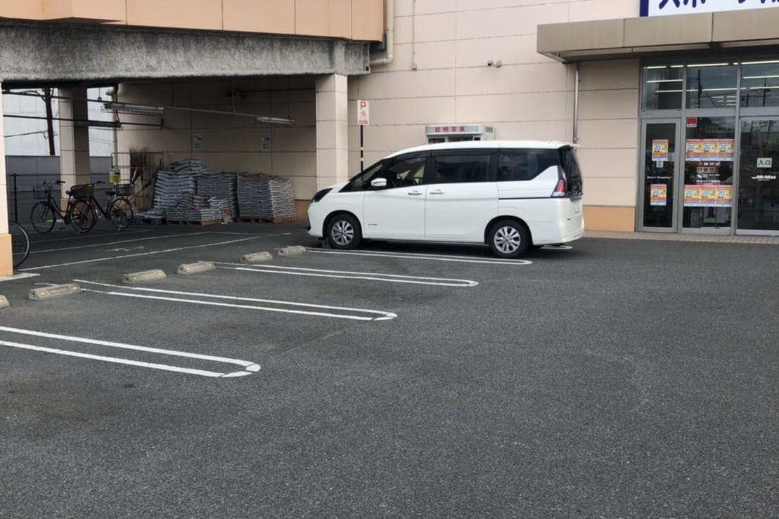 駐車場(家電側) 販促プロモーションや物販用途に最適な総合ディスカウントストアの催事イベントスペース2