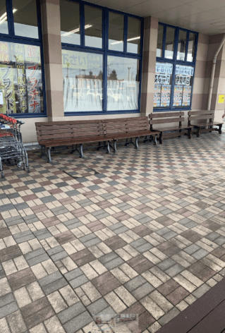 風除室外キッチンカースペース(小型) キッチンカーに最適な総合ディスカウントストアの催事イベントスペース2