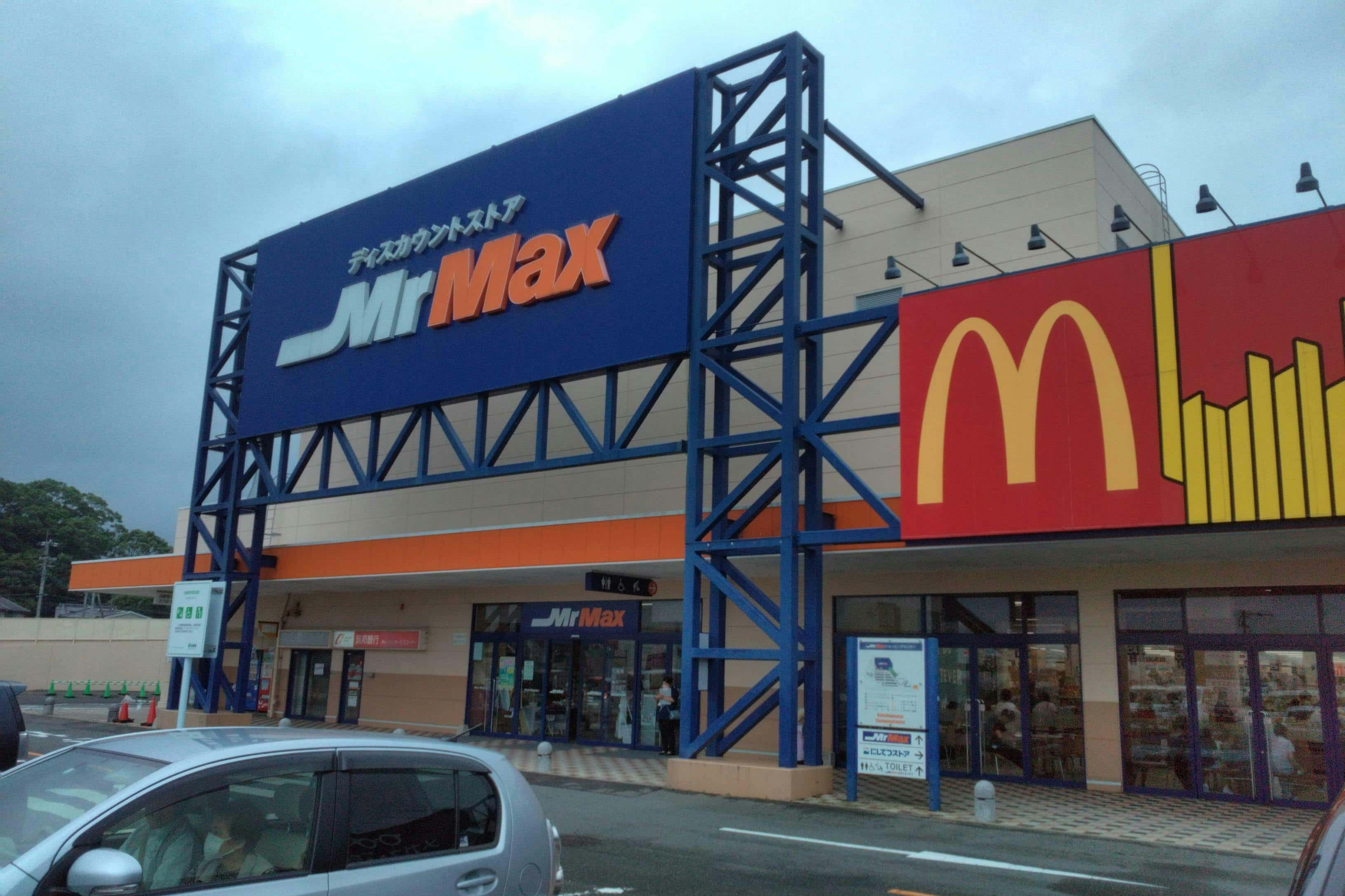 店頭(マクドナルド側) 販促プロモーションや物販用途に最適な総合ディスカウントストアの催事イベントスペース