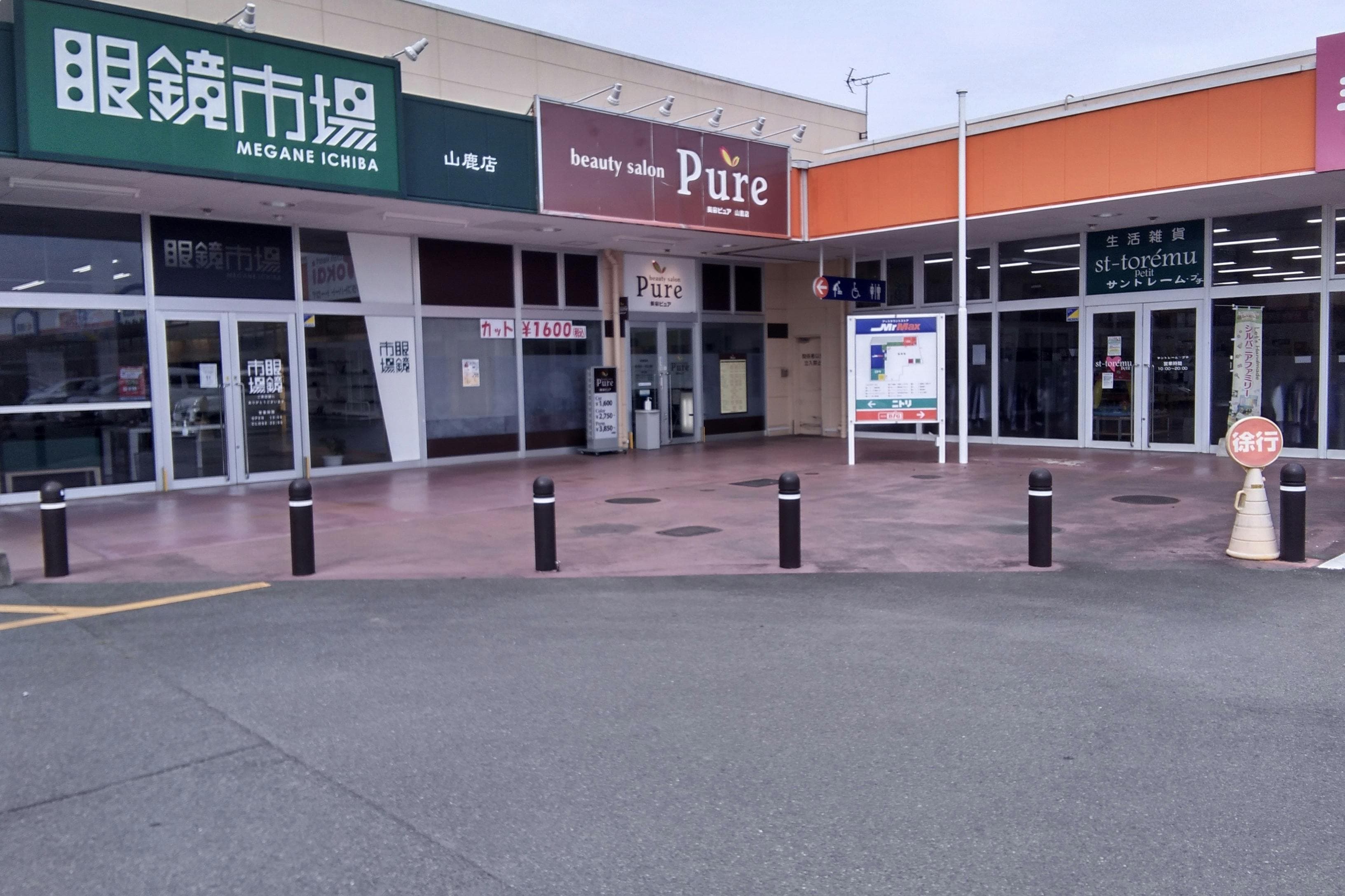 美容ピュア前広場 キッチンカーや食品販売に最適な総合ディスカウントストアの催事イベントスペース1