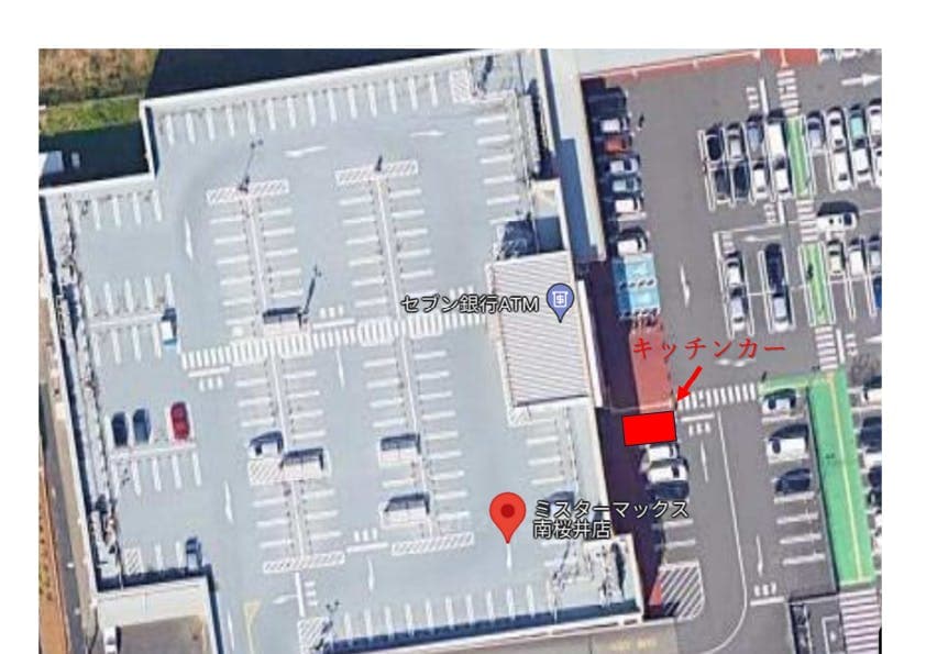 入口前駐車場1台分 キッチンカーの出店が可能な総合ディスカウントストアの催事イベントスペースの図面・フロアマップ