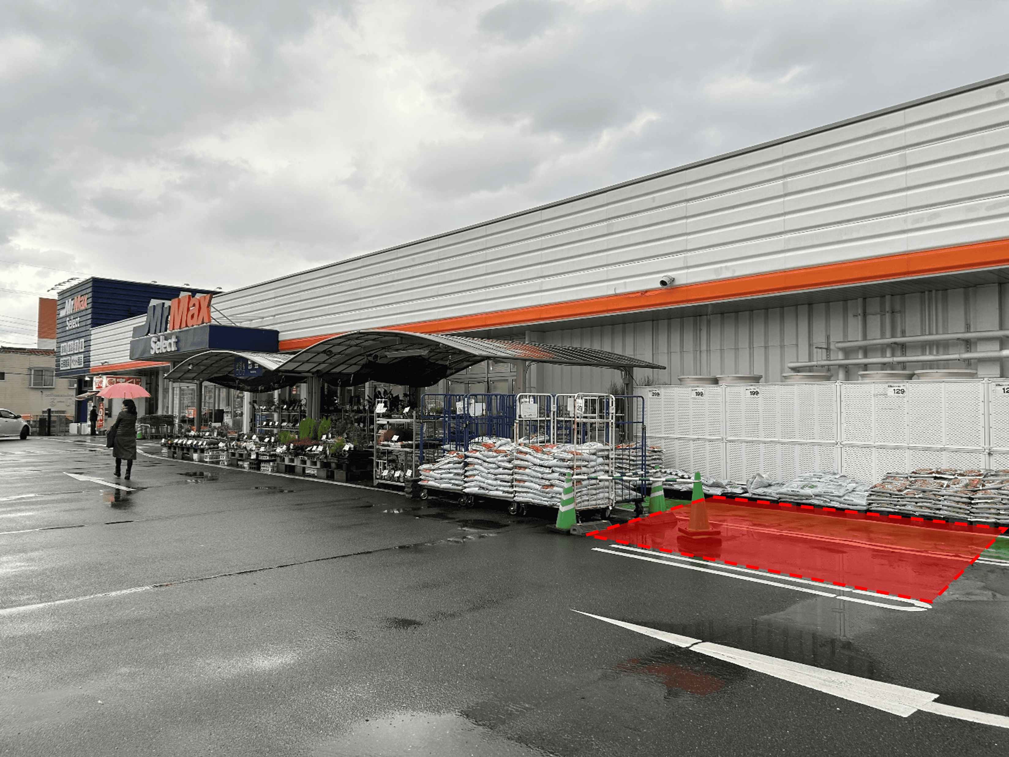 園芸外売場(右側) キッチンカーに最適な総合ディスカウントストアの催事イベントスペース