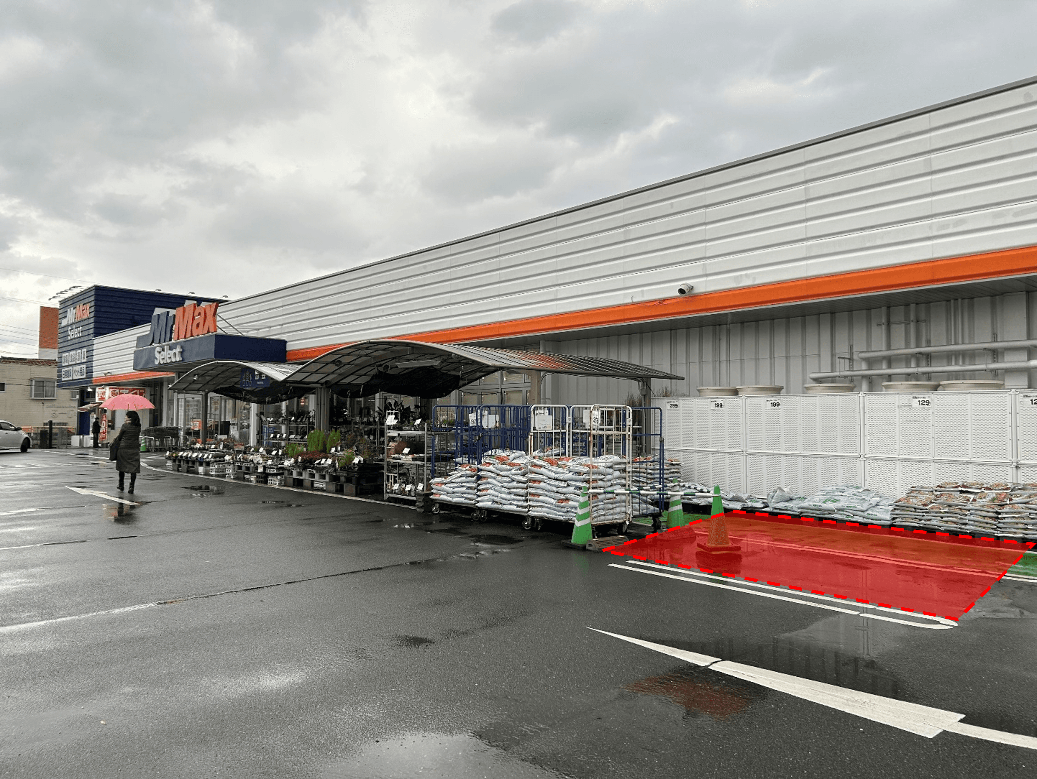 園芸外売場(右側) キッチンカーに最適な総合ディスカウントストアの催事イベントスペース