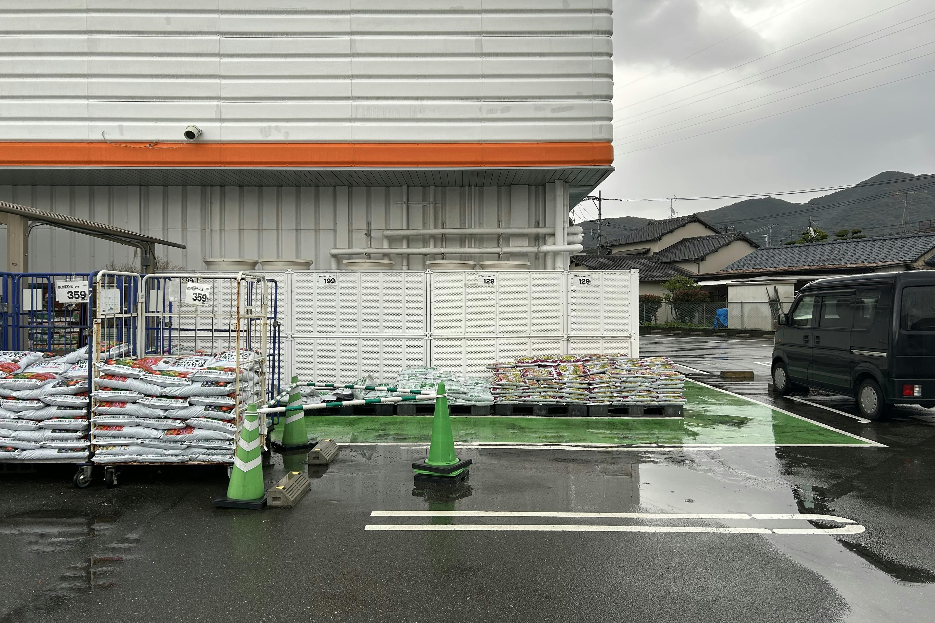 園芸外売場(右側) キッチンカーに最適な総合ディスカウントストアの催事イベントスペース2