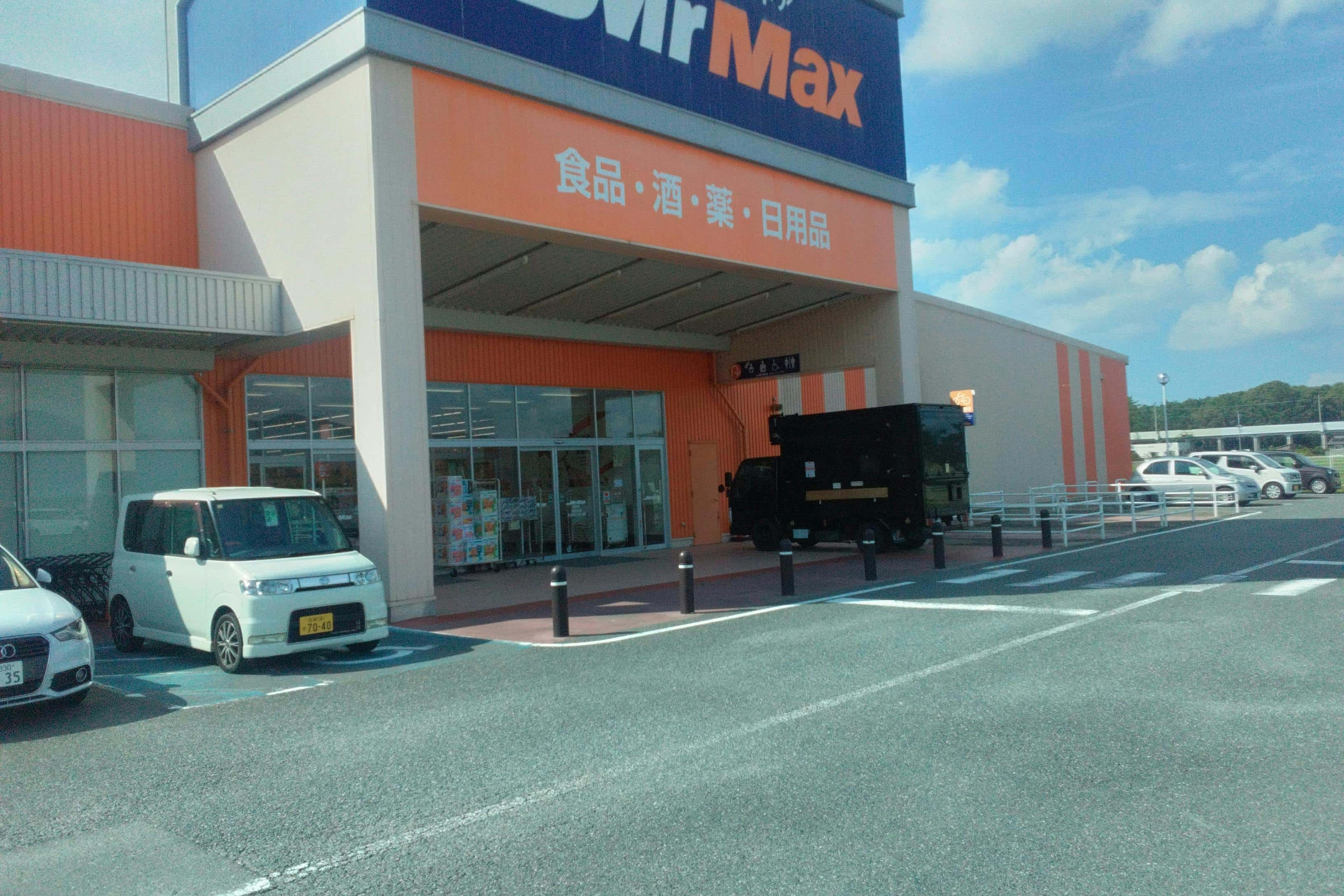 店頭(食品側) 食品販売に最適な総合ディスカウントストアの催事イベントスペース