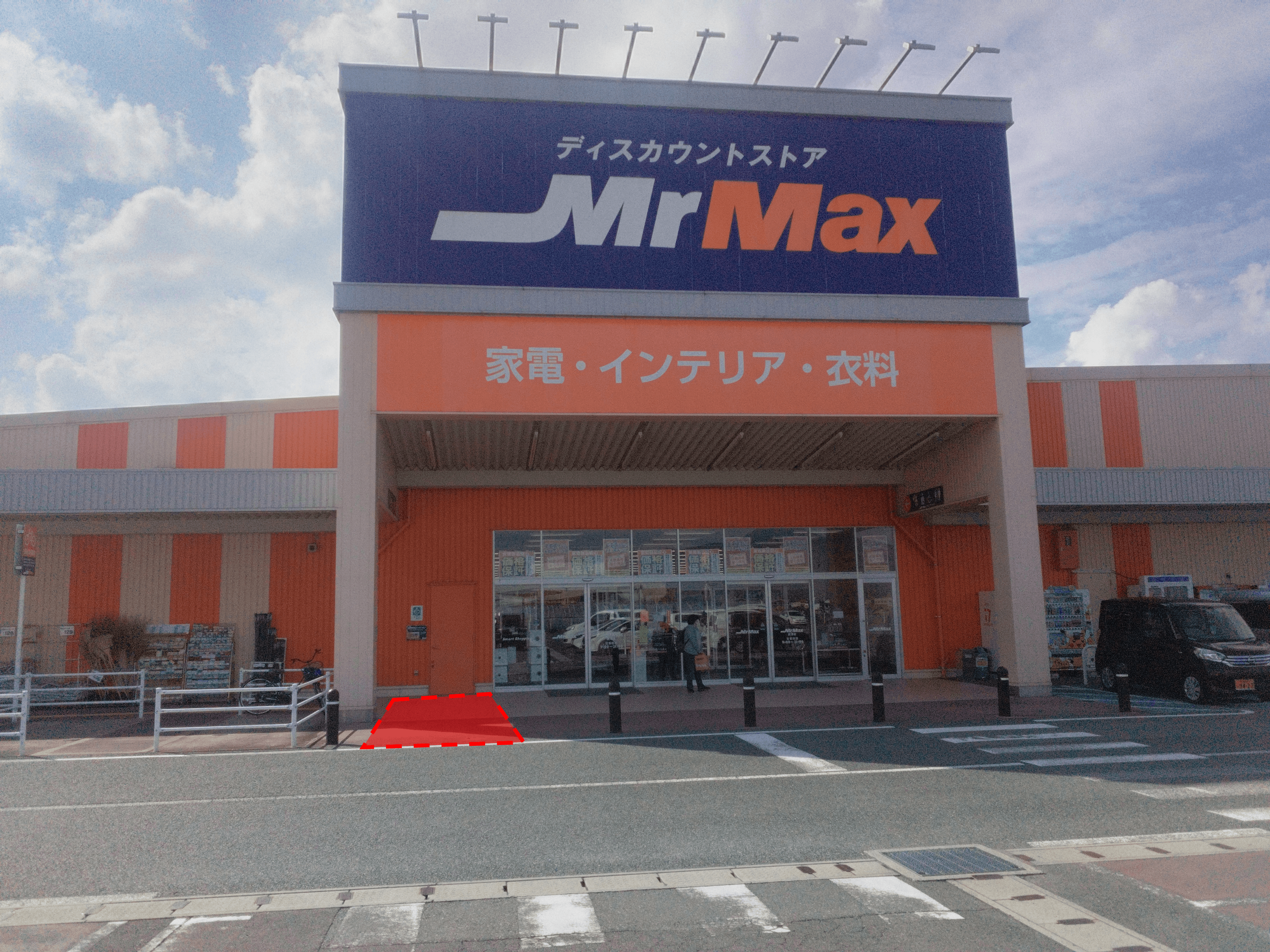 家電側入口(左) キッチンカーや食品販売に最適な総合ディスカウントストアの催事イベントスペース1