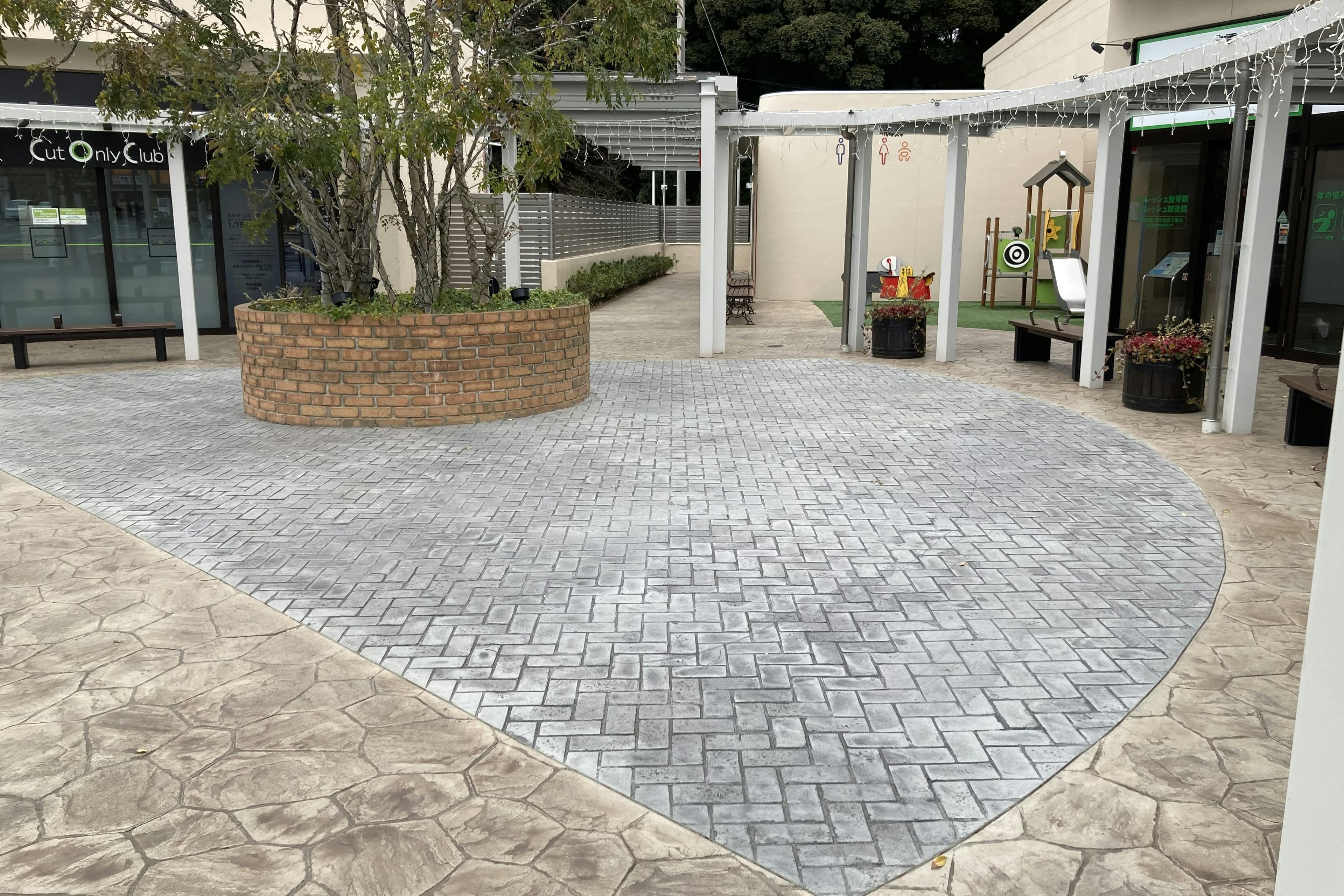 中央広場(キッチンカー小型) キッチンカーや物販用途に最適な総合ディスカウントストアの催事イベントスペース1