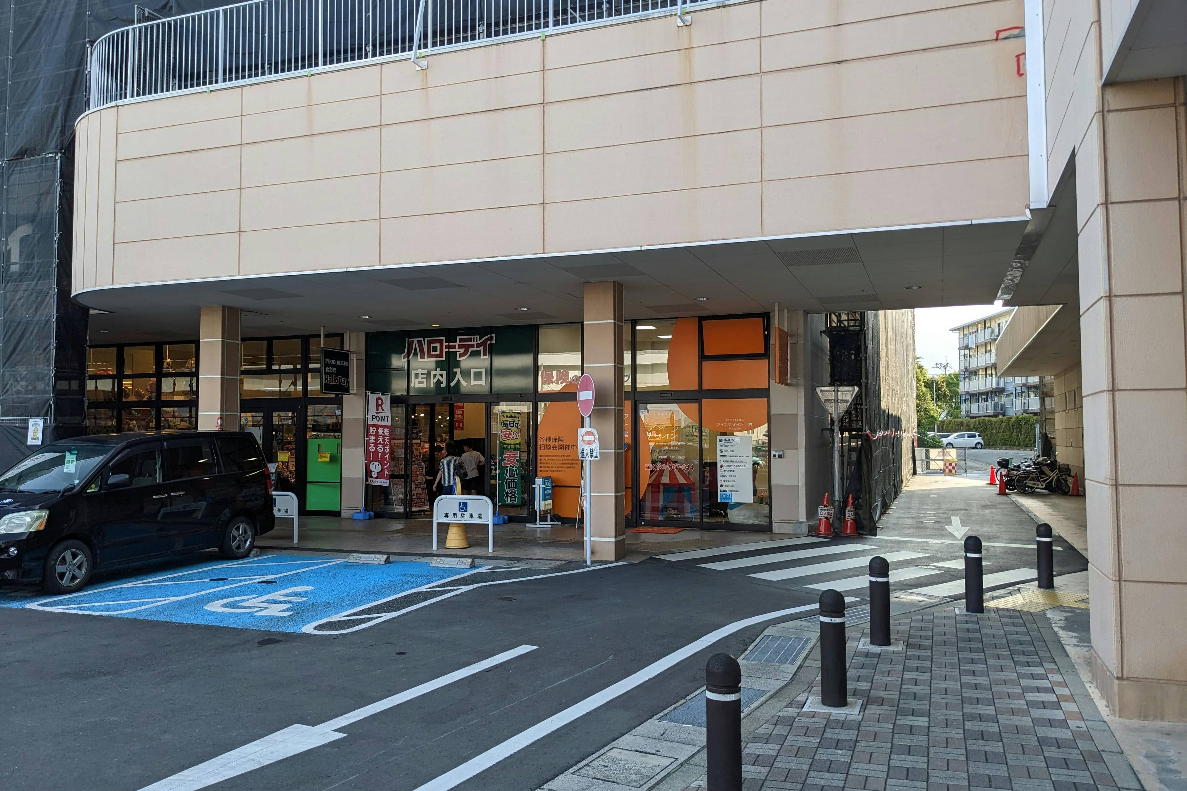 1階キッチンカー専用臨時 キッチンカーに最適な総合ディスカウントストアの催事イベントスペース