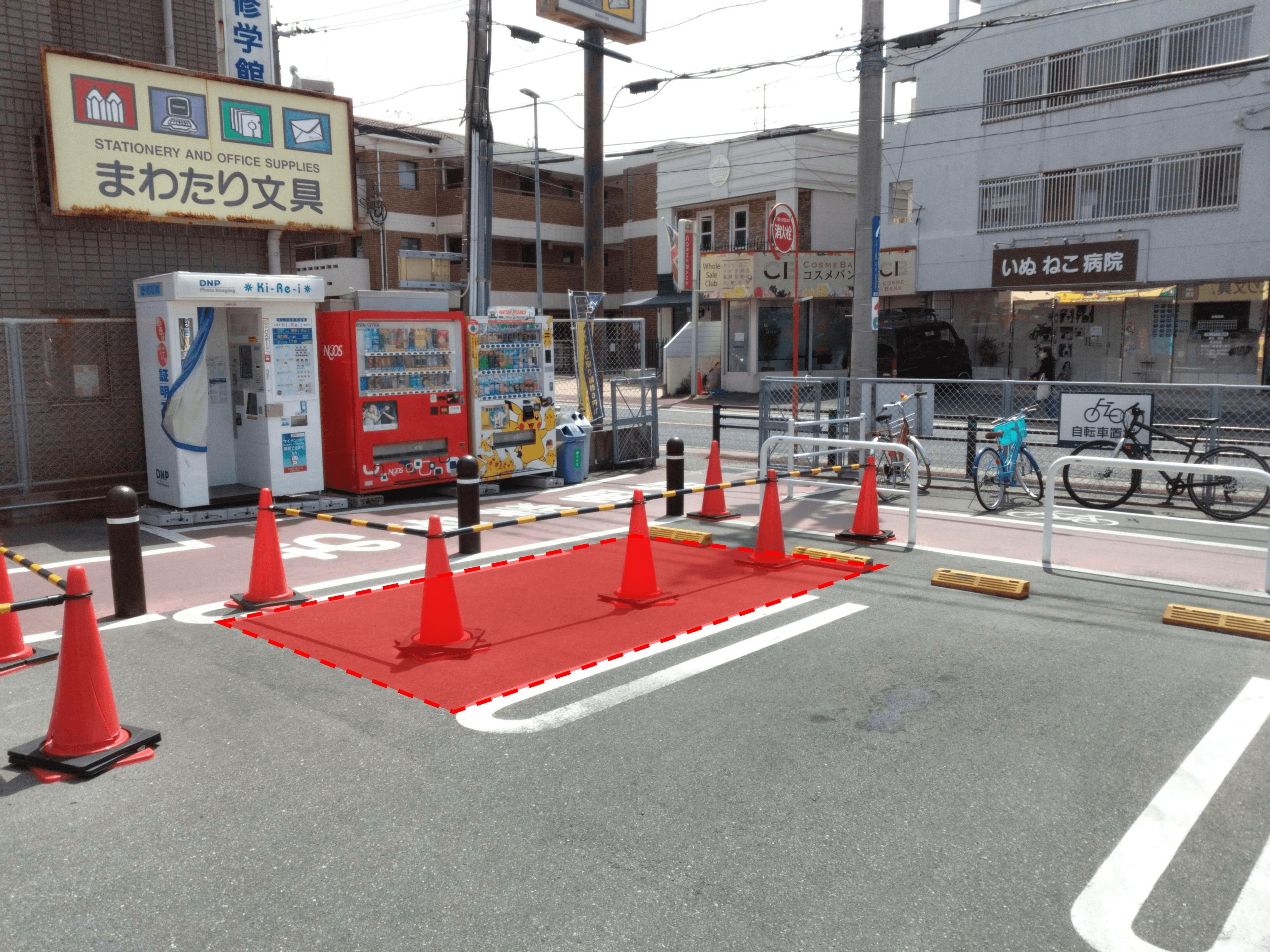 駐車場(証明写真機前) キッチンカーに最適な総合ディスカウントストアの催事イベントスペース