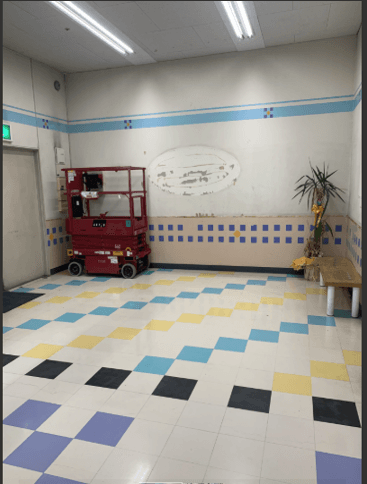 カット専門店横フリースペース 販促プロモーションや物販用途に最適な総合ディスカウントストアの催事イベントスペース2