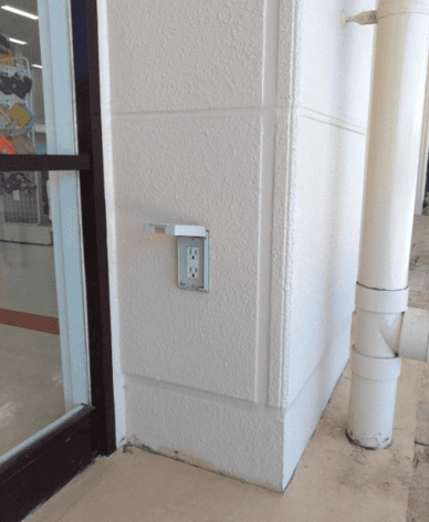 ミスターマックス側モール下 販促プロモーションや物販用途に最適な総合ディスカウントストアの催事イベントスペース2