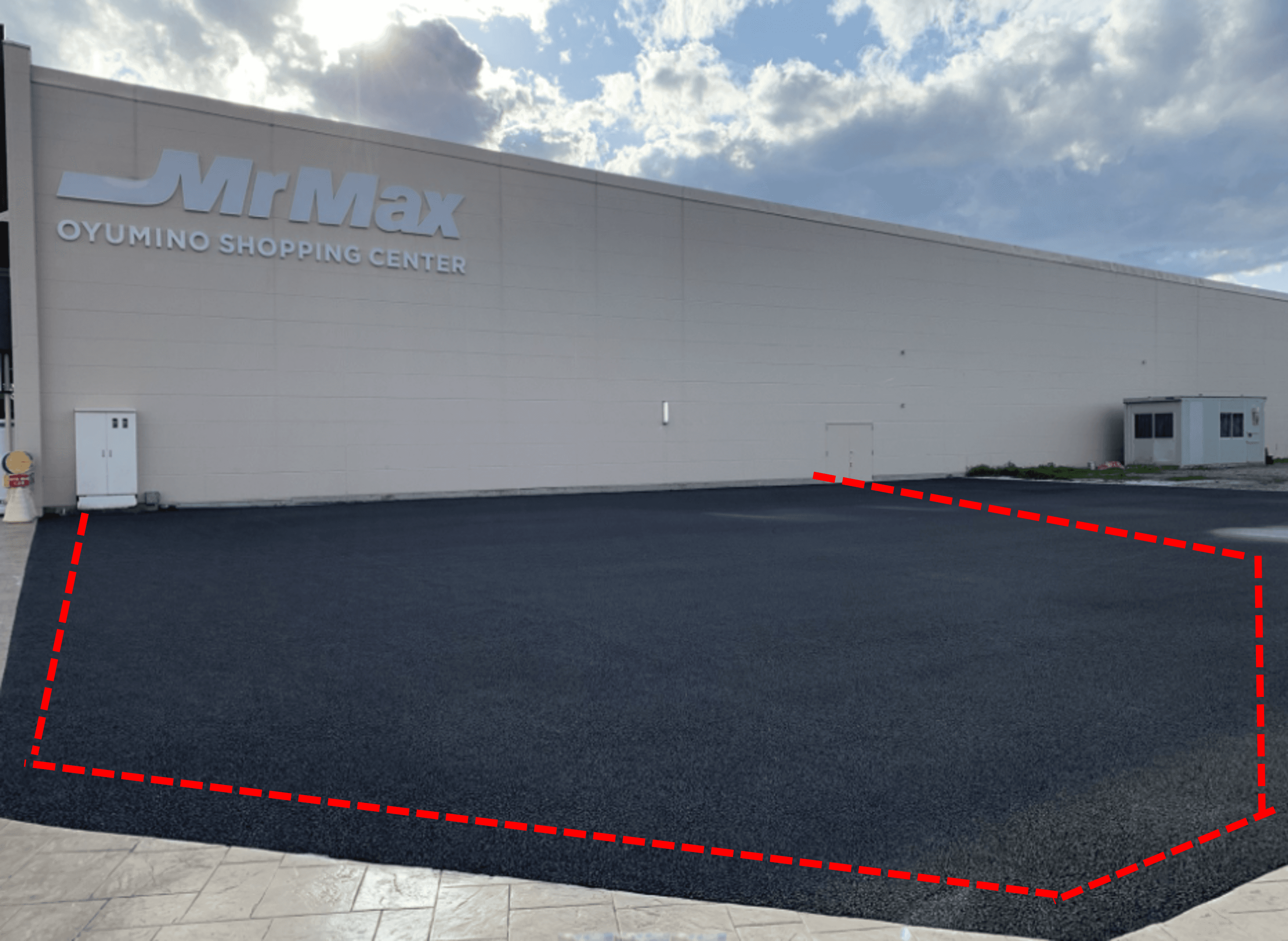 ミスターマックス横アスファルトスペース 販促プロモーションや物販用途に最適な総合ディスカウントストアの催事イベントスペース2