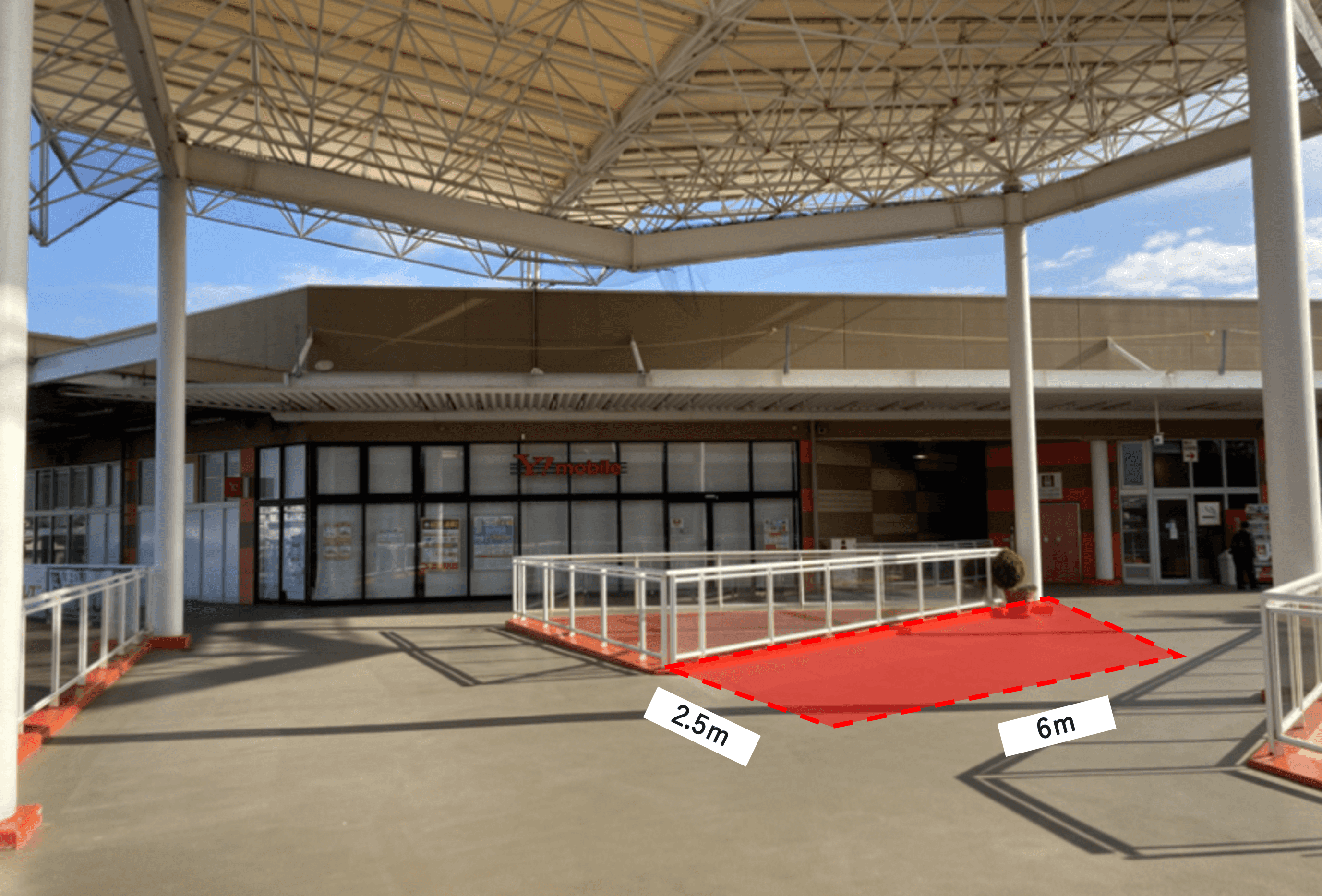 2Fセンターコート三角 販促プロモーションや物販用途に最適な総合ディスカウントストアの催事イベントスペース