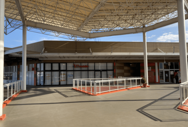 2Fセンターコート三角 販促プロモーションや物販用途に最適な総合ディスカウントストアの催事イベントスペース1