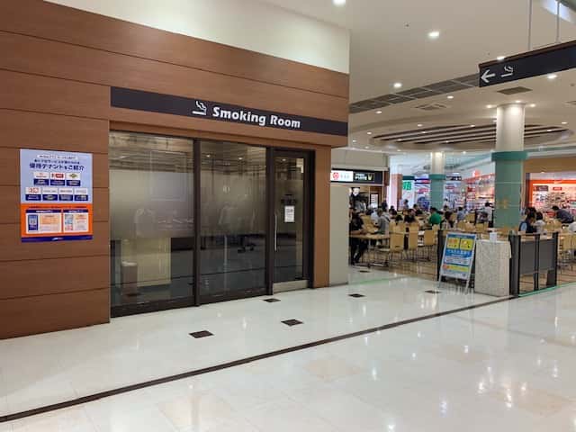 喫煙所前 販促プロモーションや物販用途に最適な総合ディスカウントストアの催事イベントスペース