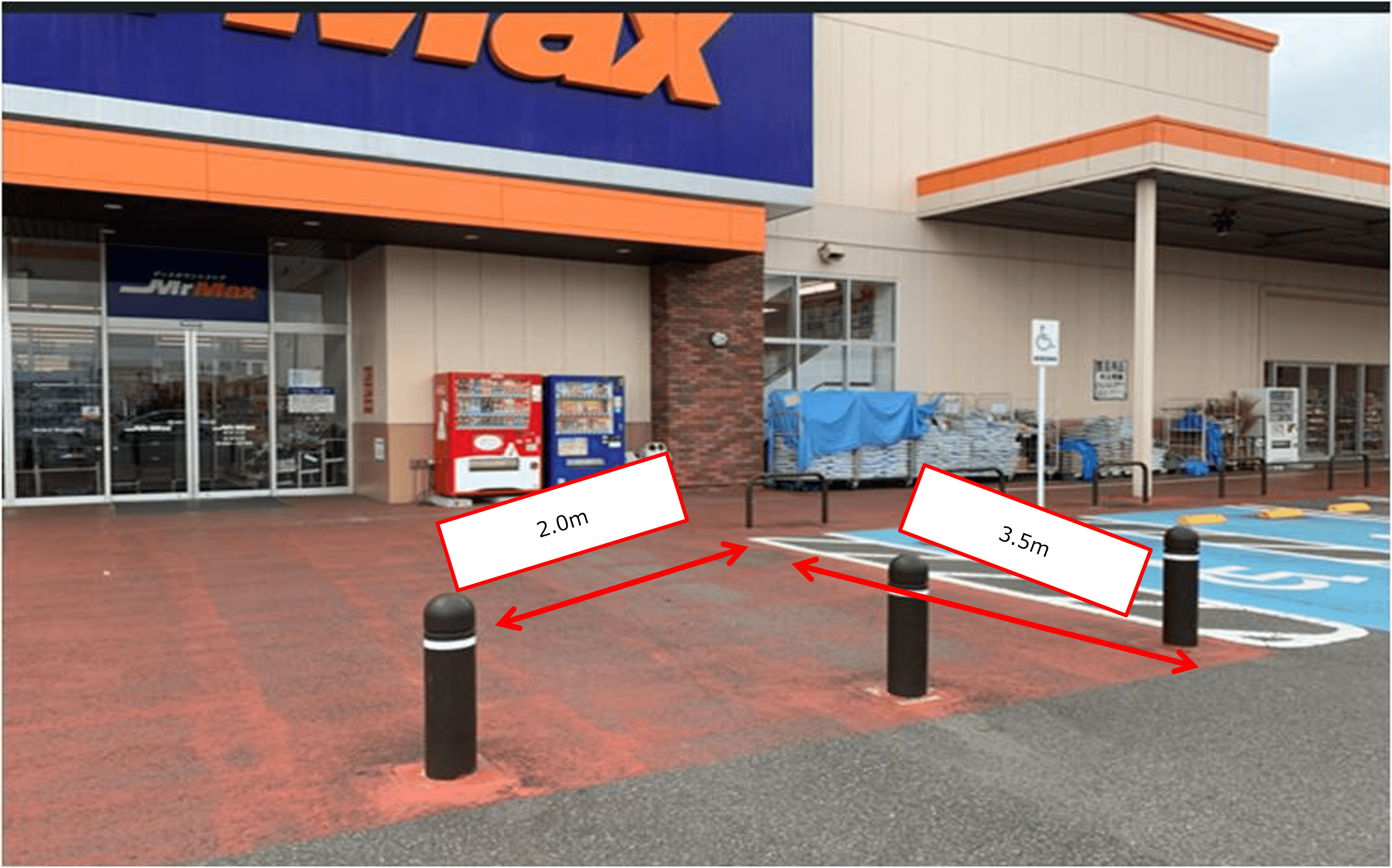 風除室横軒下 販促プロモーションや物販用途に最適な総合ディスカウントストアの催事イベントスペース