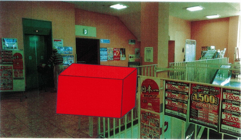 風除室(エレベーター前) 販促プロモーションや物販用途に最適な総合ディスカウントストアの催事イベントスペース1