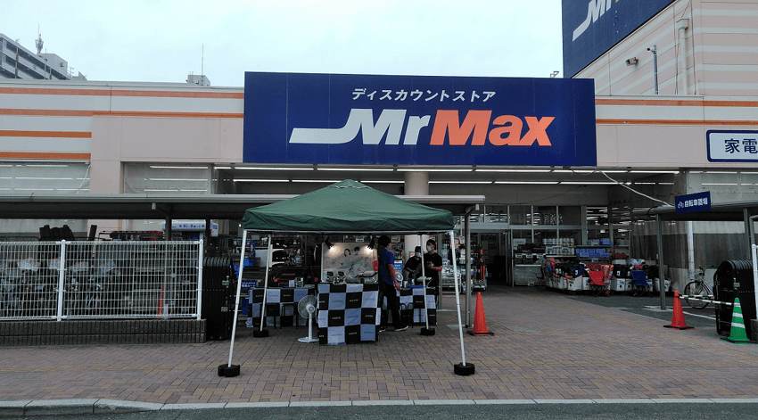 入口カーポート付近 販促プロモーションや物販用途に最適な総合ディスカウントストアの催事イベントスペース