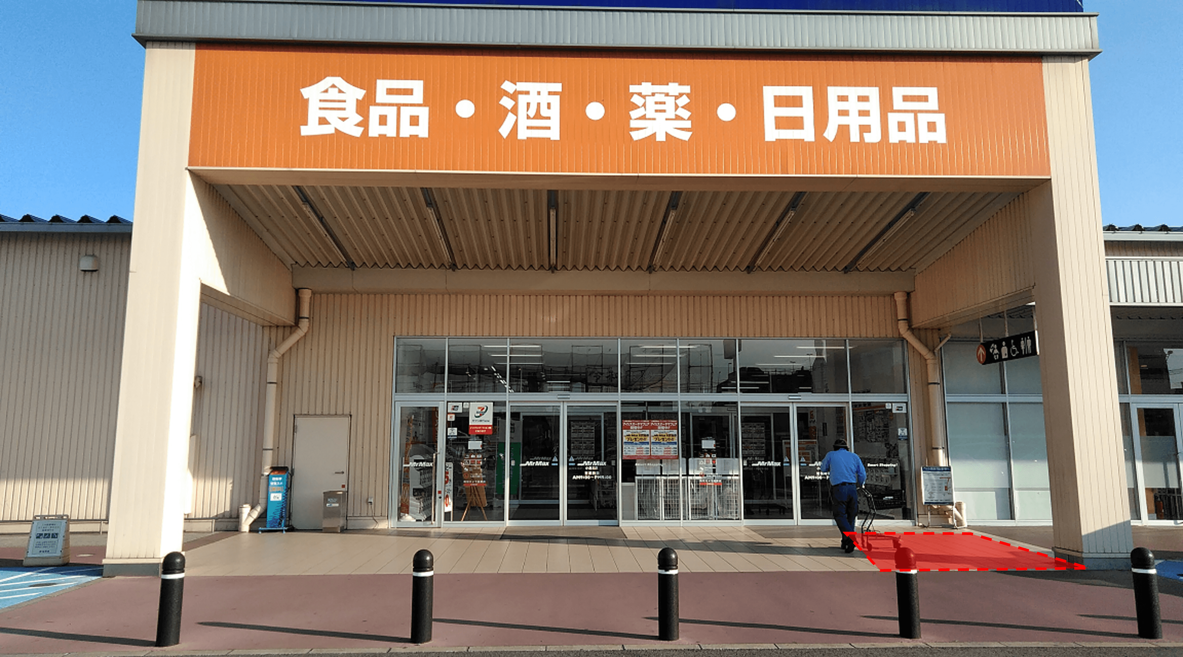 食品側入口 物販、食品販売に最適な総合ディスカウントストアの催事イベントスペース